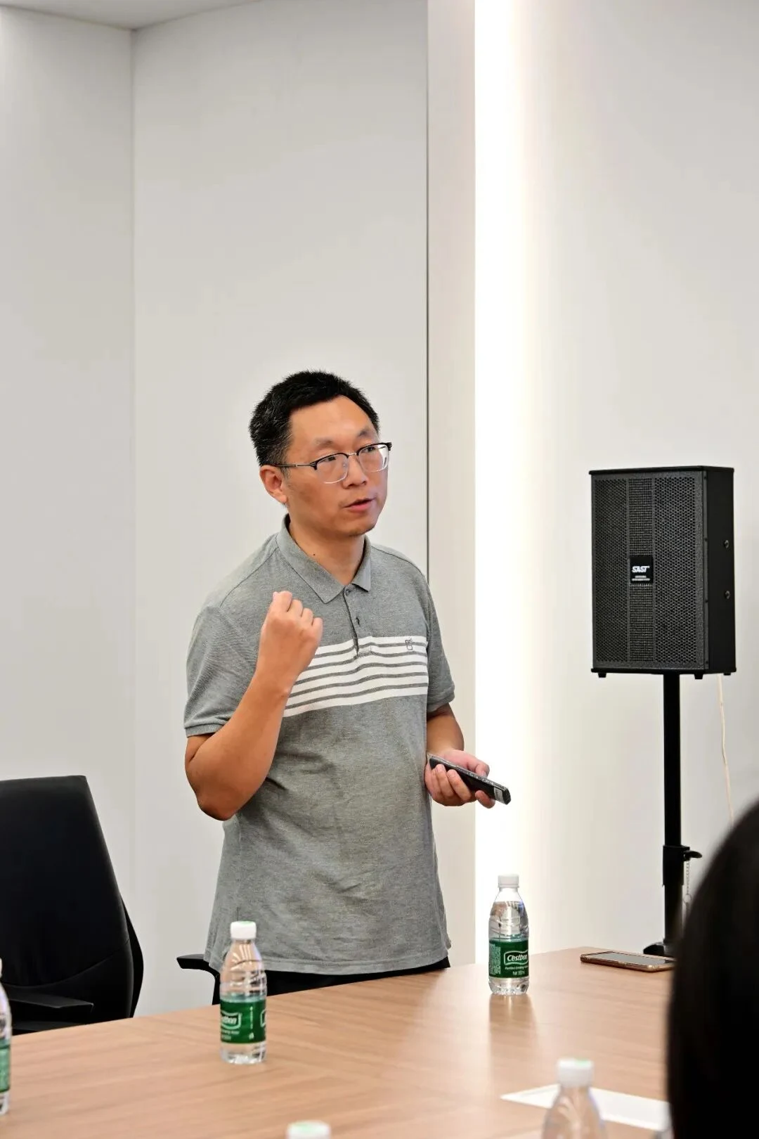 走进脑机接口前沿现场｜2026 T.School脑与认知科学研究夏校走访易思脑，探索大脑与科技的未来 · 活动照片